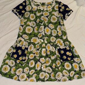 Handmade: Floral Casual Dress with flower buttons and Pockets